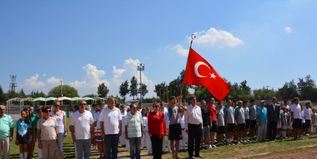 Urla Gençlikspor Yeni Stadında Sezonu Açtı
