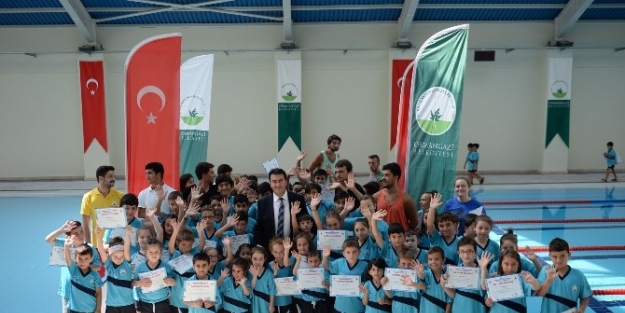 Osmangazi’de Öğrenciler Yazı Yüzerek Geçirdi