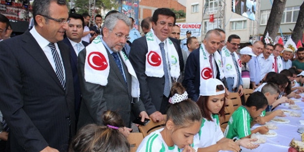 En hızlı çekirdek yeme yarışması yapıldı