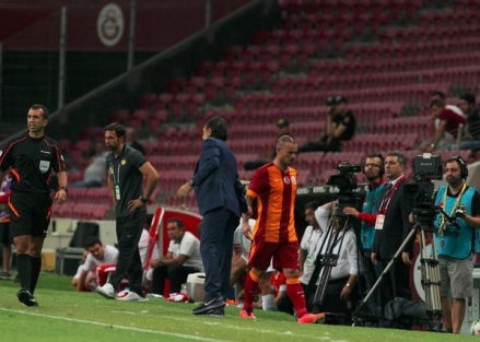 Sneijder Prandelli'ye tepki gösterdi