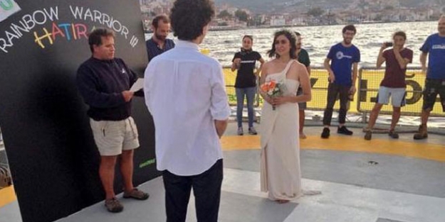 Greenpace gemisinde nikah sürprizi