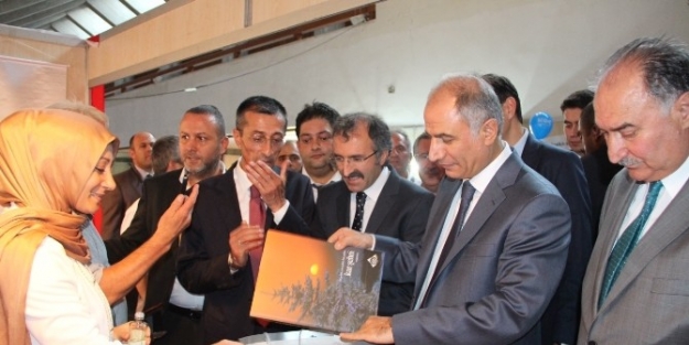 Bakan Ala, Etso Standını Ziyaret Etti