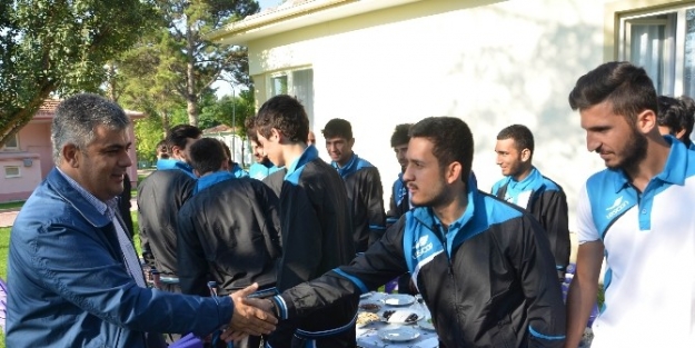 Başkan Özgüven Ereğlisporlu Futbolcularla Buluştu