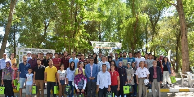 Başkan Özgüven Üniversiteli Gençlerle Bir Araya Geldi
