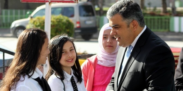 Başkan Özgüven’den 2014-2015 Eğitim Öğretim Yılı Mesajı