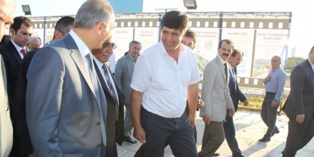 Bakan Ala, Tanıtım Günlerinde Pasinler Belediyesine Ait Standı Gezdi