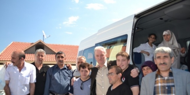 Yakutiye Belediyesinden Zihinsel Engelliler İle Ailelerine Bir Tutan Mutluluk