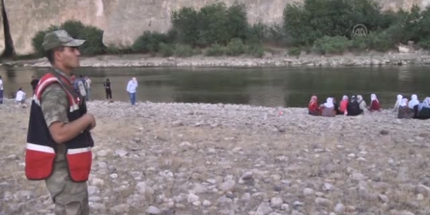 8 yaşındaki kız nehirde kayboldu!