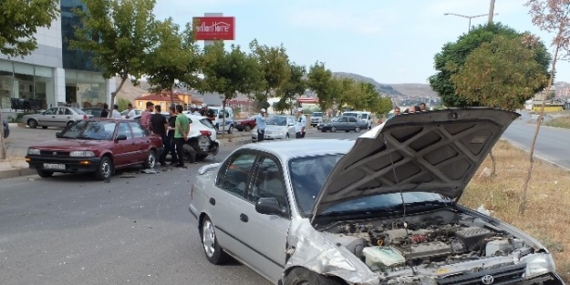 Yozgat’ta Zincirleme Trafik Kazası: 2 Yaralı