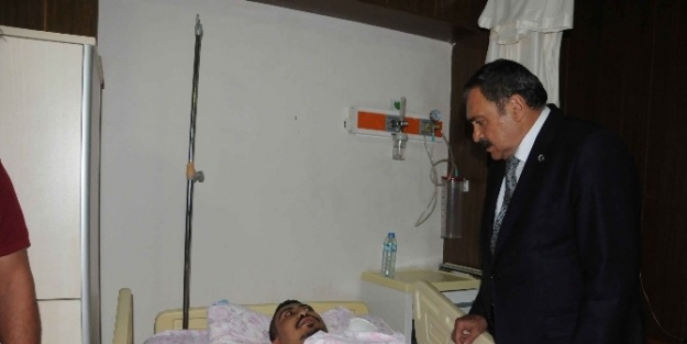 Bakan Eroğlu, Yaralıları Ziyaret Etti