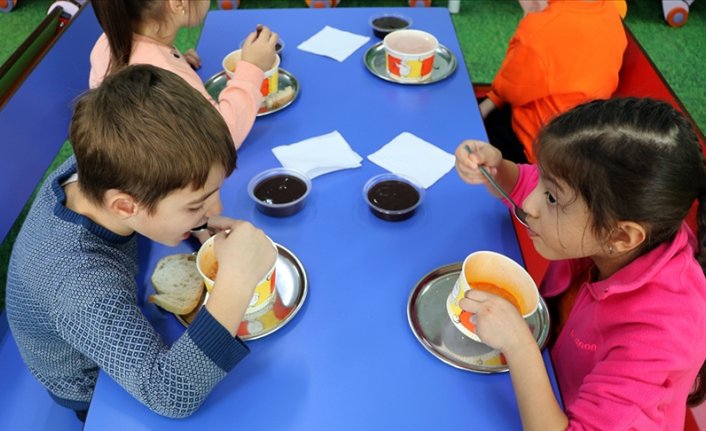 2. dönemden itibaren okul öncesi tüm çocuklara ücretsiz yemek verilecek