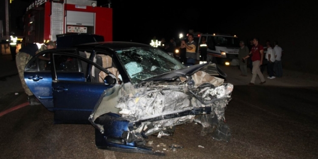 İki araç kafa kafaya girdi: 2'si çocuk 11 yaralı