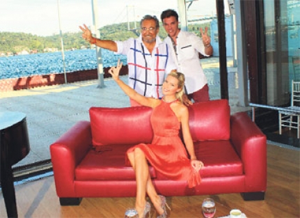 Sinan söyledi, Chloe dans etti