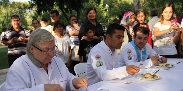 İzmir’de Balkan Lezzetleri Yarıştı