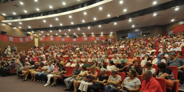 ’yatak Odası Diyalogları’ Kahkahaya Boğdu