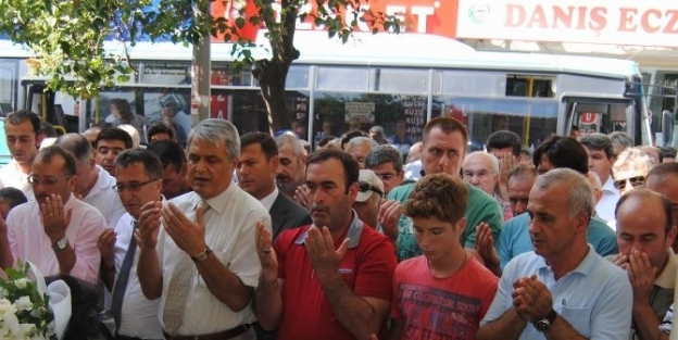 Baski Müdürü Ali Enis Isparta’nin Kayınvalidesi Toprağa Verildi
