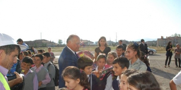 Han Belediyesi’nden Öğrencilere Kırtasiye Yardımı