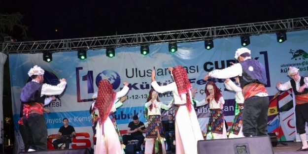 Aksam Türk Halk Dansları Topluluğu 10. Uluslararası Kültür Festivali’nde Sahne Aldı