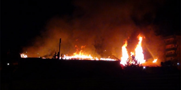 Okulda korkutan yangın