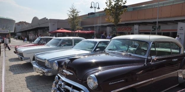 İnegöl’de Klasik Araba Şöleni