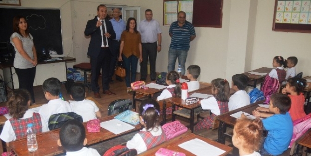 Başkan Öztürk Kırtasiye Yardımı Etkinliğine Katıldı