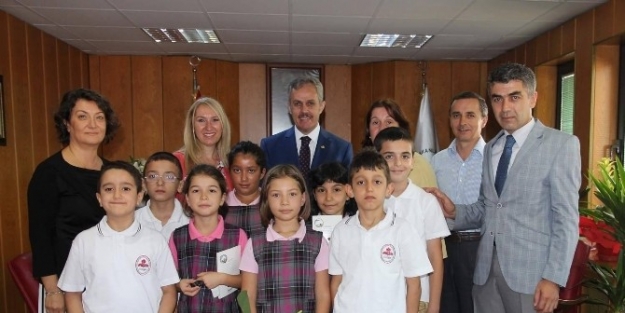 Kitap Kurdu Öğrencilerden Milli Eğitim Müdürüne Ziyaret