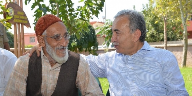 Vali Büyük Muhtarlarla Bir Araya Geldi