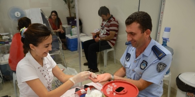 Altıeylül Belediyesi’nden Kan Bağışı