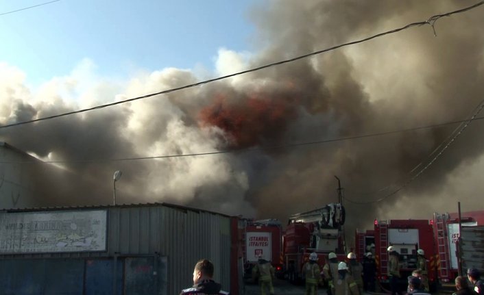 Fabrika deposunda korkutan yangın