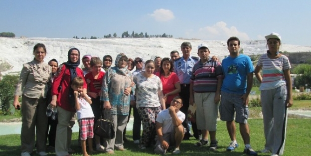 Zihinsel Engelliler Pamukkale’yi Gezdi