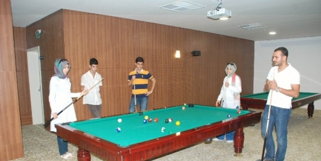 Karatay Kongre Ve Gençlik Merkezi İlgi Odağı Haline Geldi