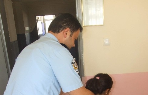 Polis’den Öğrencilere Kırtasiye Yardımı