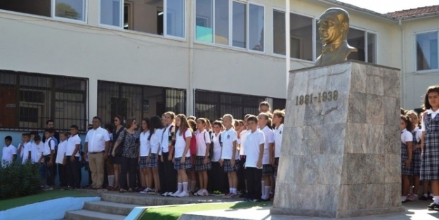Ayvalık’ta Yeni Eğitim-öğretim Dönemi Buruk Bir Törenle Açıldı
