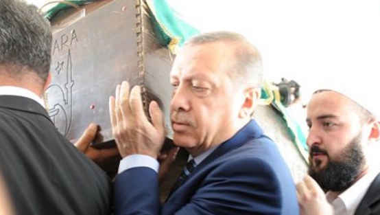 Erdoğan cenazeye omuz verdi