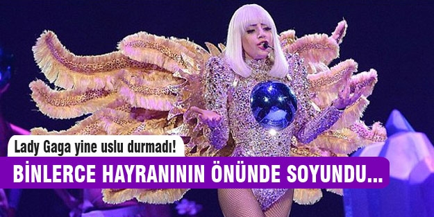 Lady Gaga yine sahnede soyundu
