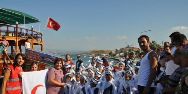 Urla Kızılay 26 Çocuğu Sünnet Ettirdi