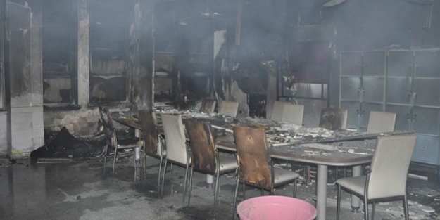 Okulları molotoflarla yaktılar!