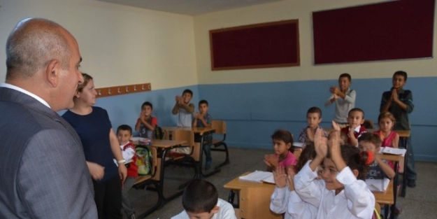 Kilis Belediyesi’nden Öğrencilere Kırtasiye Yardımı