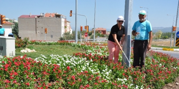 Kırkağaç’ta Park Ve Kavşaklarda Çevre Düzenlemesi