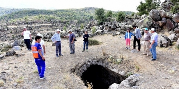 Aksaray Protokolü Nora Antik Kenti İnceledi