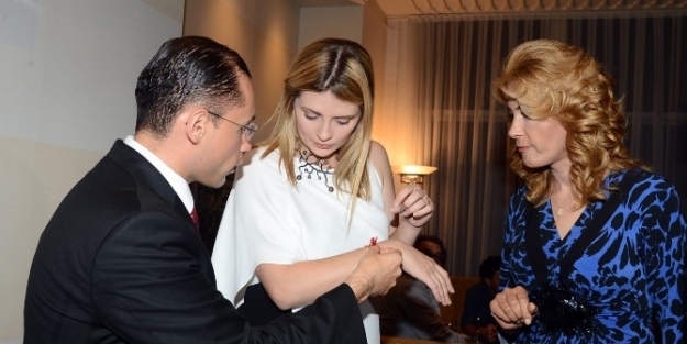 Dünyaca Ünlü Yıldıza Adana Burması