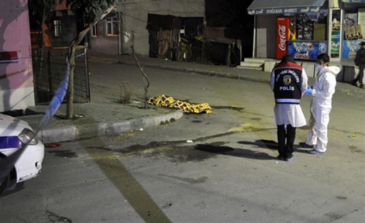 Kadını öldürüp sokağa attılar!