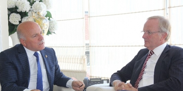 Almanya Büyükelçisi Pohl’dan Büyükşehir Belediye Başkanı Sekmen’e Ziyaret