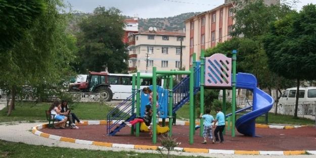 Bozüyük Parklarında Çalişmalar Hız Kesmiyor