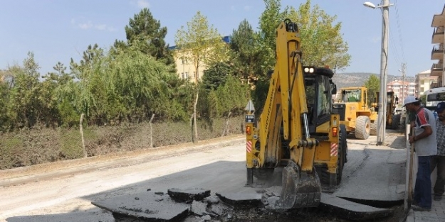 4 Eylül Mahallesi’nde Yollar Yenileniyor