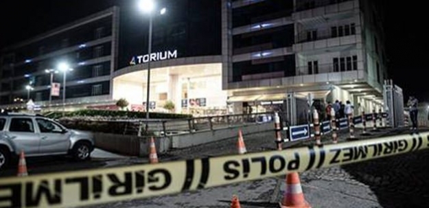 AVM'ye uzun namlulu silahlarla saldırı!