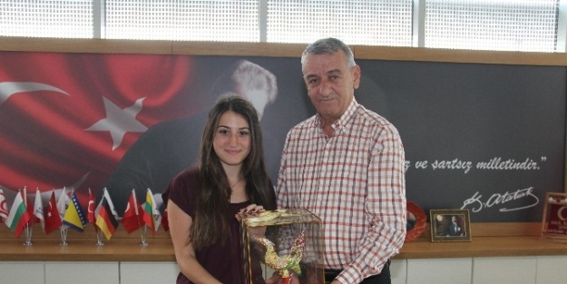 Gaziemirli Ece Tayland’da "barış"ı Anlattı
