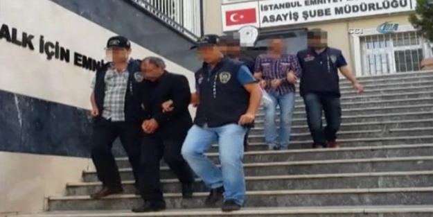 Oğluyla kavga eden kişiyi bıçakladı