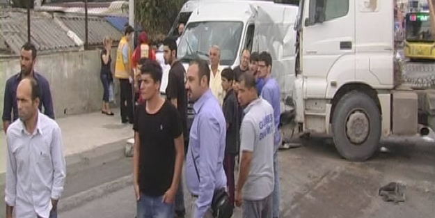 Kontrolden çıkan kamyon kırmızı ışıkta bekleyen araçlara çarptı