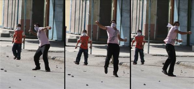 Polise taş atmak serbest!